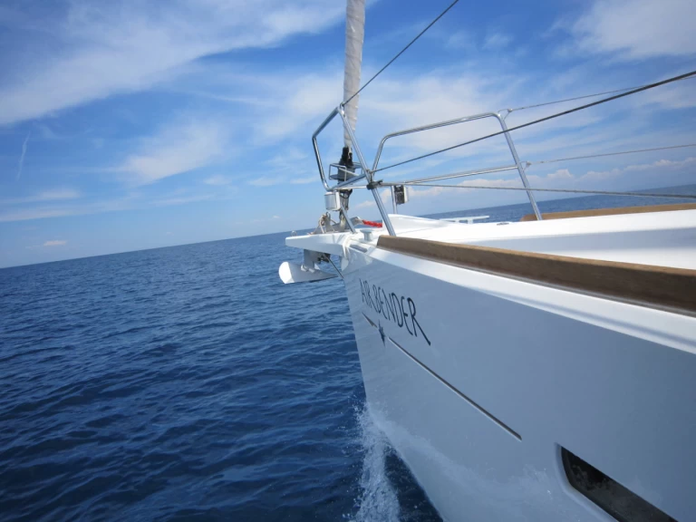 Jeanneau Sun Odyssey 449 charter bareboat eller skeppad i Lavrio