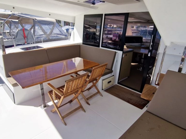 Hyra Katamaran  med eller utan skeppare Fountaine Pajot Trogir  