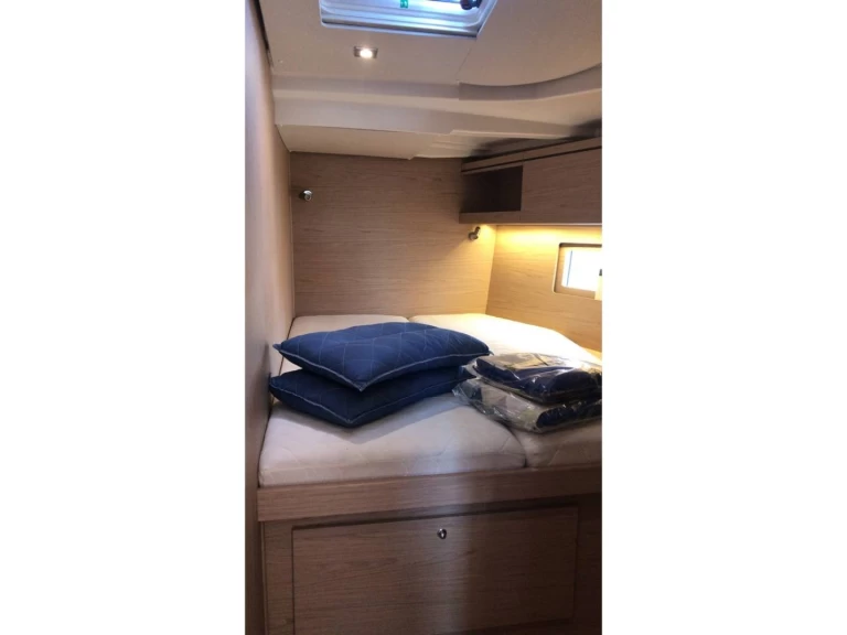 Uthyrning Segelbåt  Bénéteau med en båtlicens 