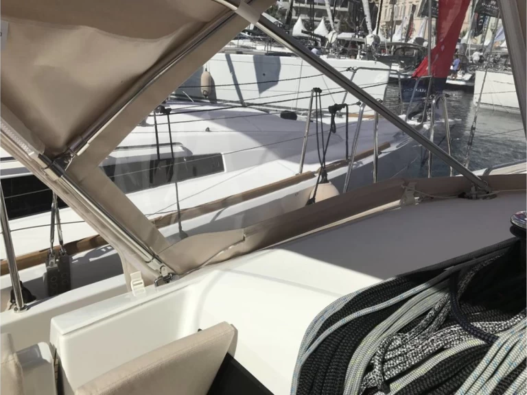 Hyr en Jeanneau Sun Odyssey 440 Alimos 