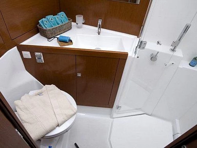 Uthyrning Segelbåt  Bénéteau med en båtlicens 