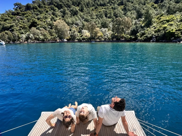 Bavaria Cruiser 46 charter bareboat eller skeppad i Marmaris