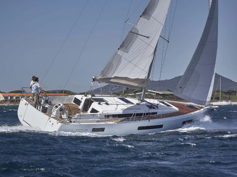 Jeanneau Sun Odyssey 440 charter bareboat eller skeppad i Lefkáda