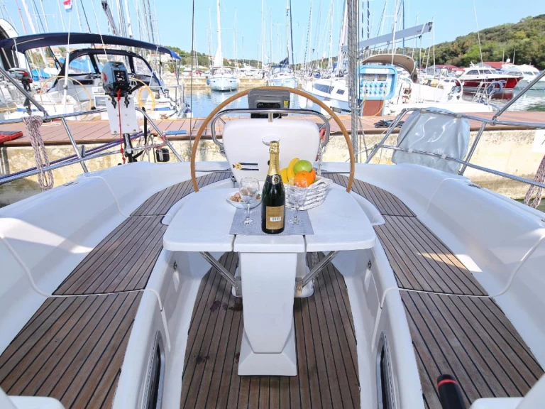 Segelbåt  för uthyrning Pula  till det bästa priset 