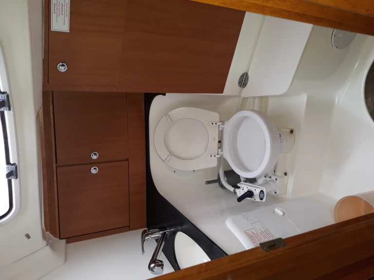 Uthyrning Segelbåt  Bavaria med en båtlicens 