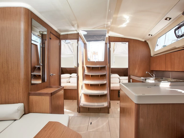 Segelbåt  för uthyrning Kaštela till det bästa priset 