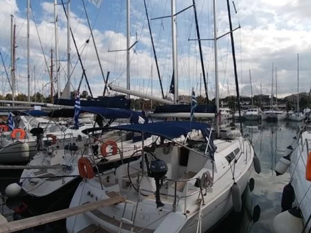 Jeanneau Sun Odyssey 36i charter bareboat eller skeppad i Eleusis