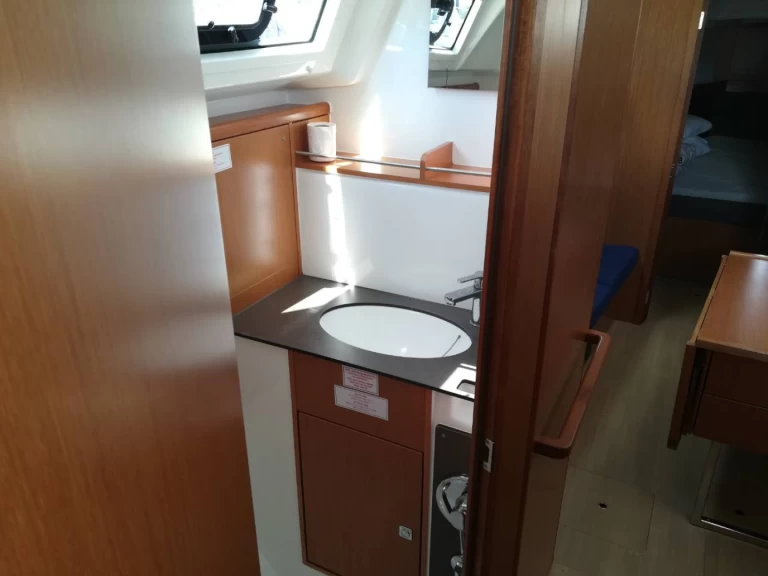 Uthyrning Segelbåt  Bavaria med en båtlicens 