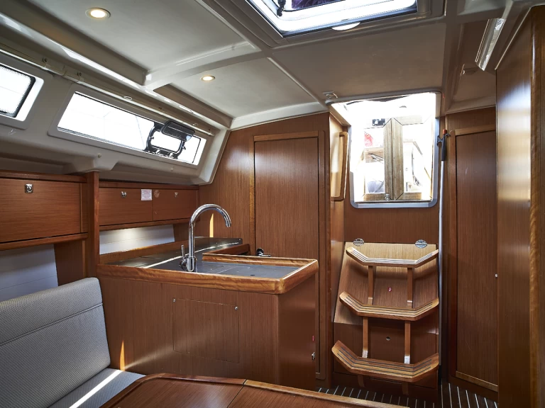 Uthyrning Segelbåt  Bavaria med en båtlicens 