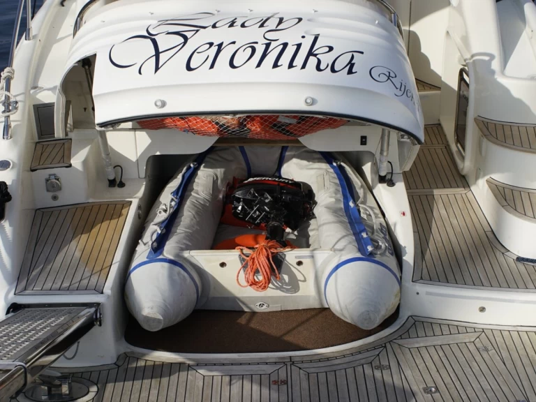 Lyx yacht för uthyrning Punat till det bästa priset 