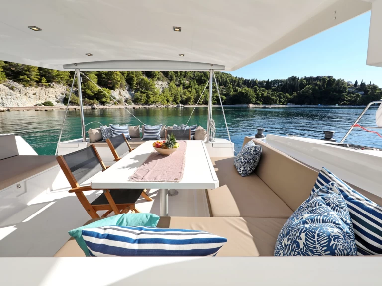 Hyra Katamaran  med eller utan skeppare Bali Donji Seget 