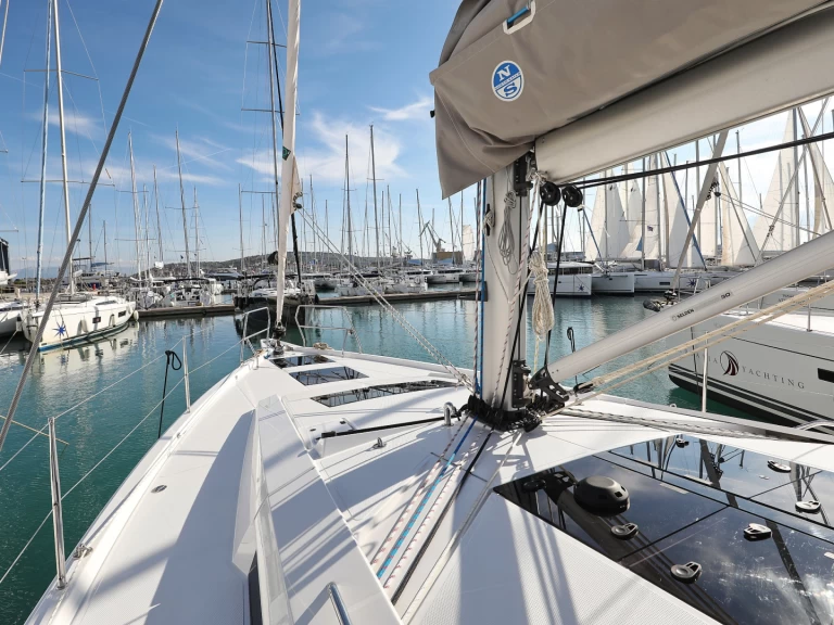 Hanse Hanse 460 charter bareboat eller skeppad i Donji Seget