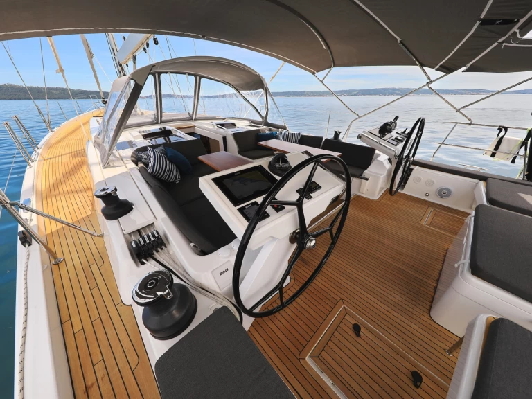 Uthyrning Segelbåt  Hanse med en båtlicens 