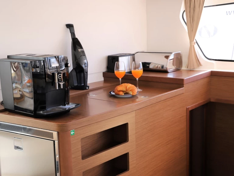 Lagoon Lagoon 42 charter bareboat eller skeppad i Zadar