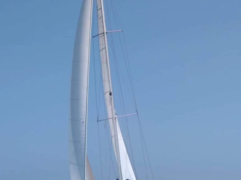 Hyr en Bénéteau Oceanis 54 Salamína 