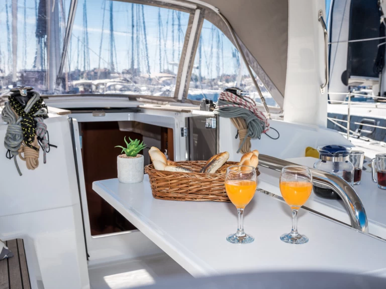 Hyr en Bénéteau Oceanis 38.1 Biograd Na Moru 