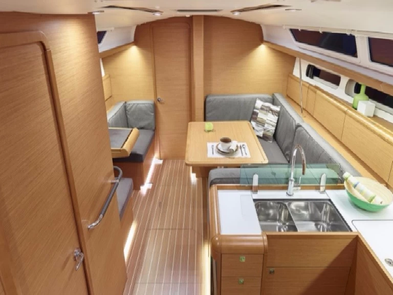 Hyra Segelbåt  med eller utan skeppare Jeanneau Praslin Island 