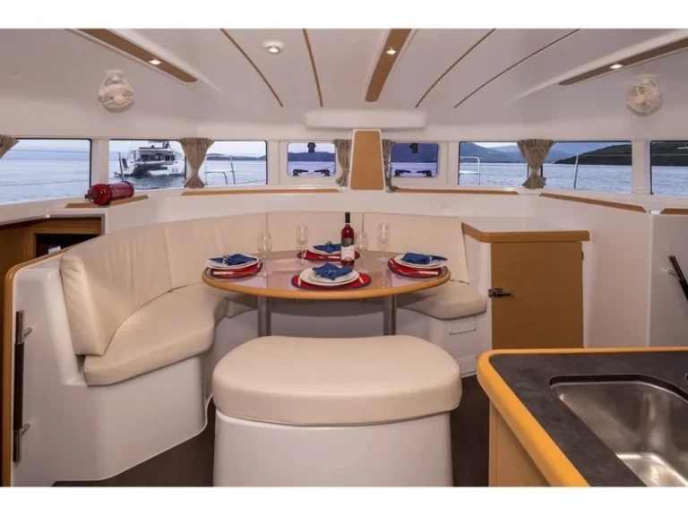 Hyra Katamaran  med eller utan skeppare Lagoon Lefkáda 