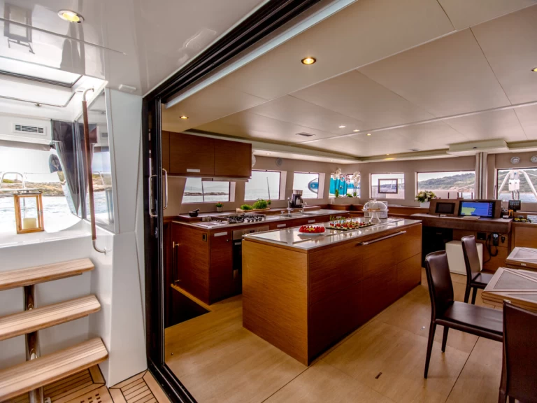 Katamaran  för uthyrning Elliniko  till det bästa priset 