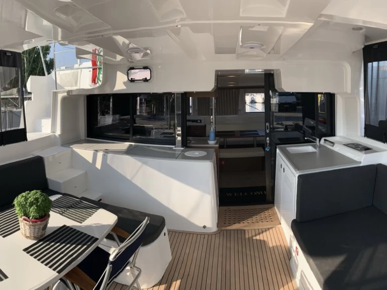 Båtuthyrning Lagoon Lagoon 46 i Alimos på Samboat 