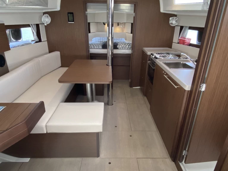 Hyra Segelbåt  med eller utan skeppare Bénéteau Pula  