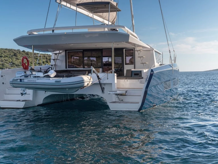 Dufour Dufour Catamarans 48 Sail charter bareboat eller skeppad i Komolac