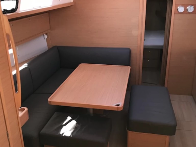 Uthyrning Segelbåt  Dufour med en båtlicens 