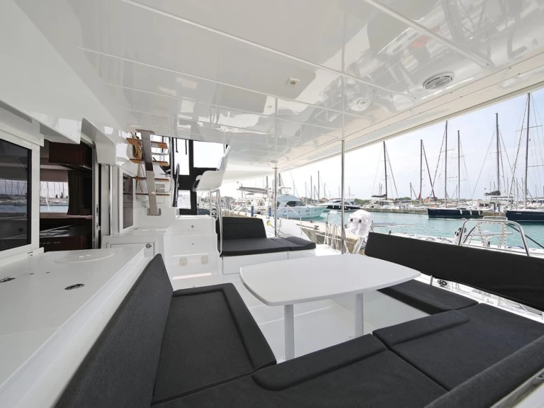 Hyr en Lagoon Lagoon 450 Sport Top Biograd Na Moru 