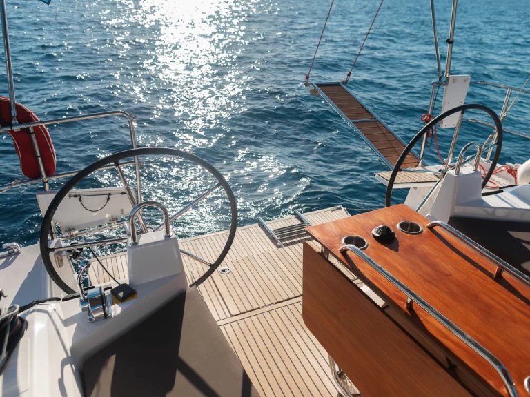 Bénéteau Oceanis 40.1 charter bareboat eller skeppad i Lefkáda