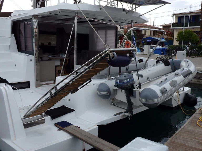 Bali Bali 4.2 charter bareboat eller skeppad i Lefkáda