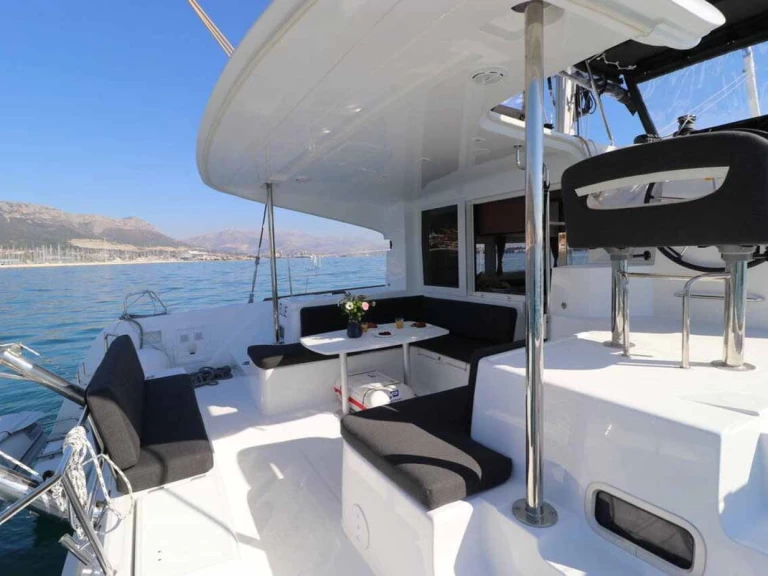 Båtuthyrning Lagoon Lagoon 40 i Pula  på Samboat 