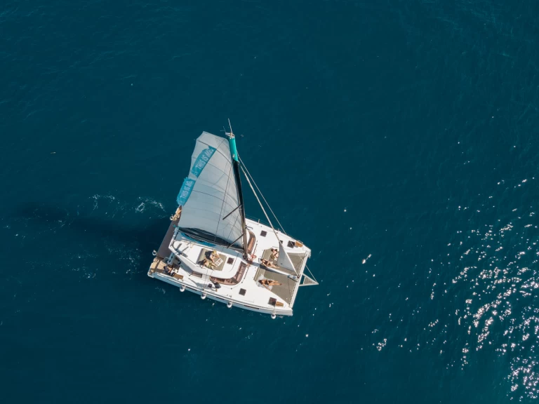 Nautitech 42 charter bareboat eller skeppad i Barcelona