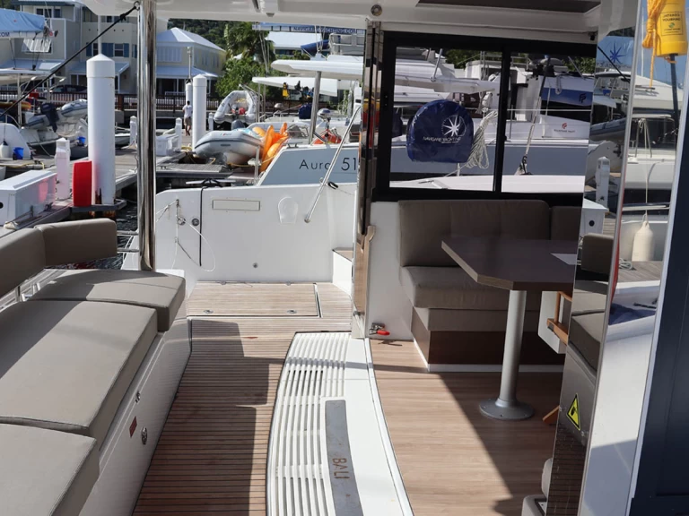 Bali Bali 4.4 charter bareboat eller skeppad i Road Town