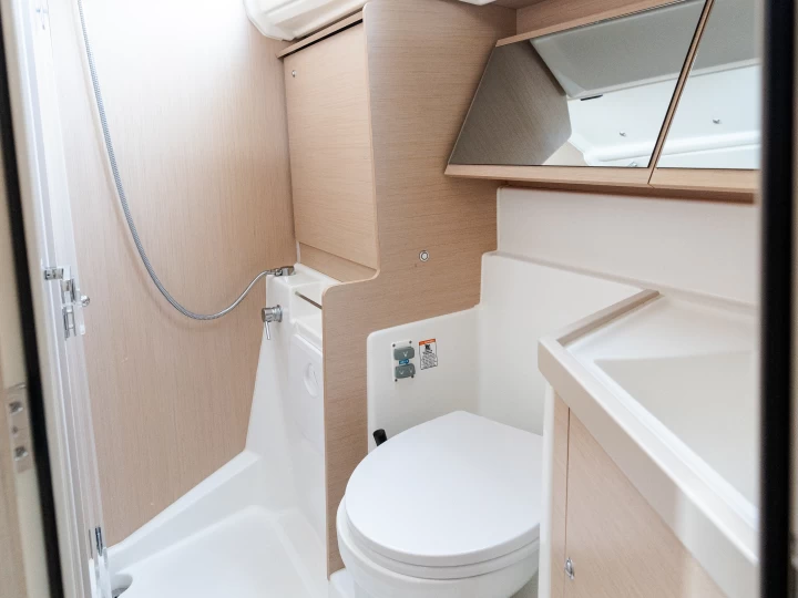 Uthyrning Segelbåt  Bénéteau med en båtlicens 