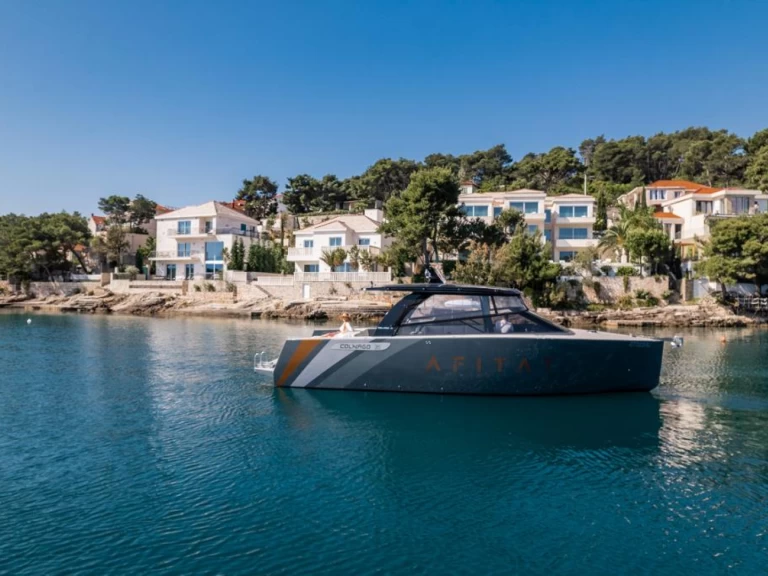 Colnago Colnago 35 charter bareboat eller skeppad i Bol