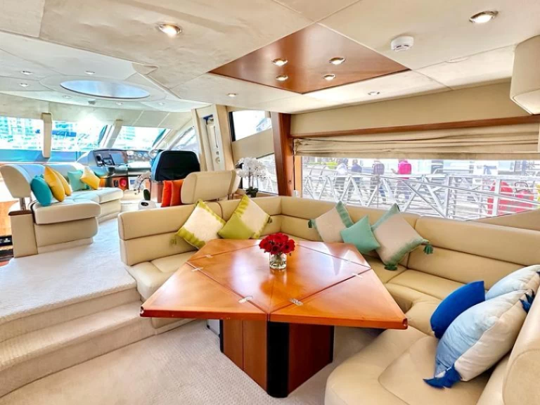 Yacht charter Dubai Marina billig 70 