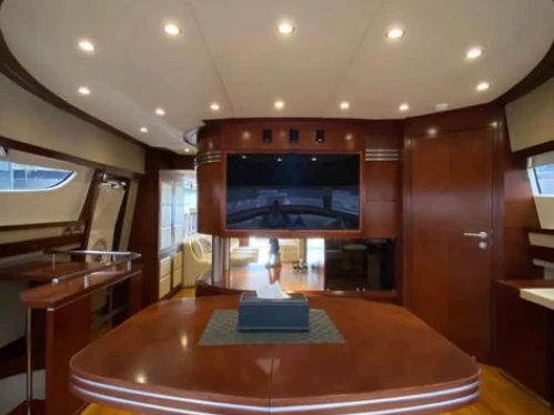 Yacht charter Dubai Marina billig 85