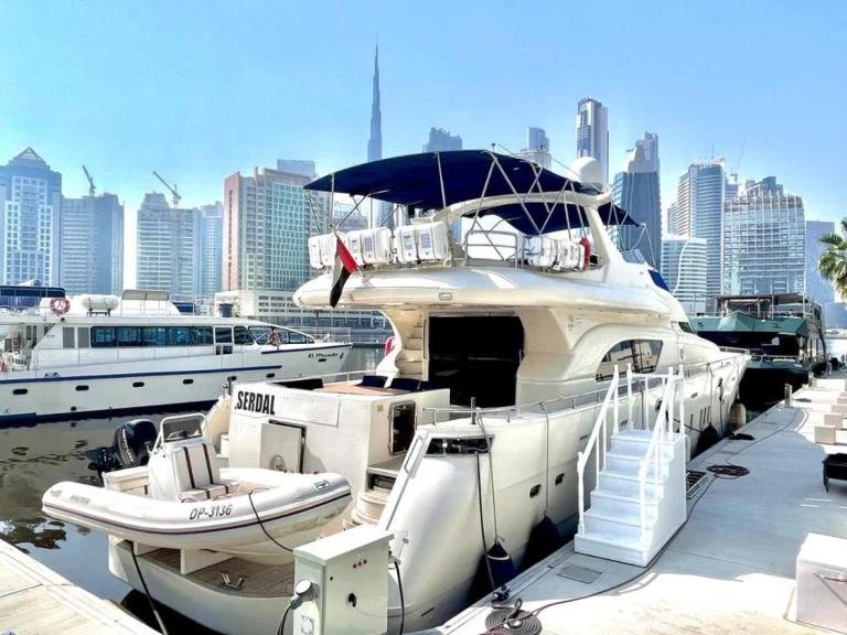 Uthyrning Lyx yacht i Dubai Marina - de bris italian 85