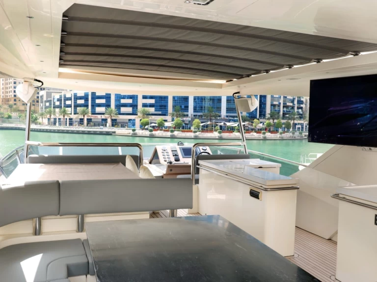 Galeon Galeon 260 charter bareboat eller skeppad i Dubai Marina