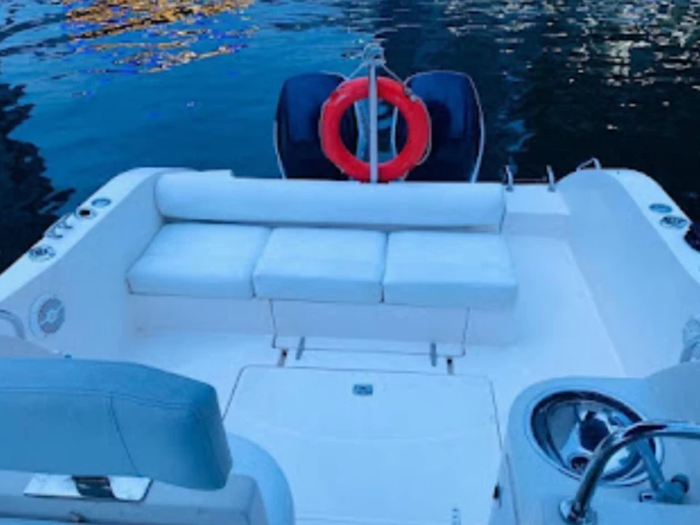 Hyra Motorbåt  med eller utan skeppare Gulf Craft - Majesty Yachts Dubai Marina 