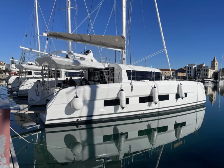 Hyr en Dufour Dufour Catamarans 48 Sail Pirovac 