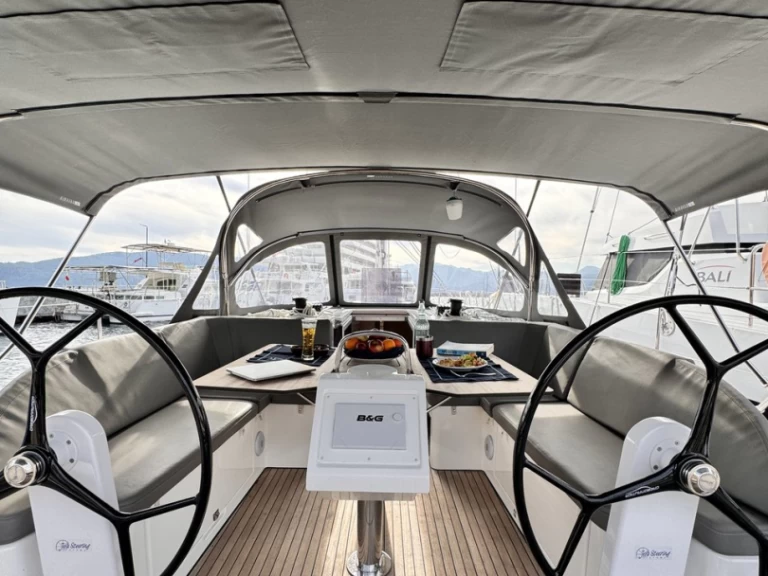 Bavaria Bavaria C42 charter bareboat eller skeppad i Marmaris