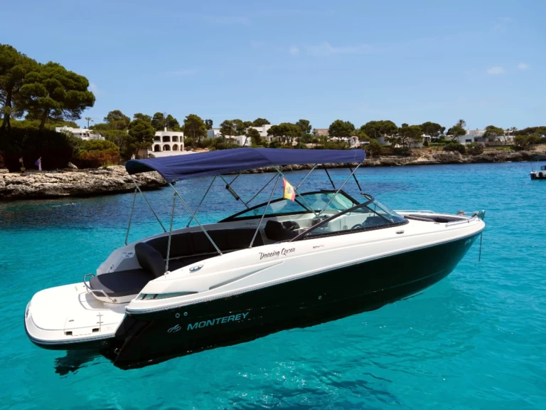 Monterey 264FS charter bareboat eller skeppad i Cala d'Or