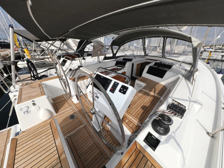 Uthyrning Segelbåt  Hanse med en båtlicens 