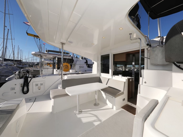 Uthyrning Katamaran  Lagoon med en båtlicens 