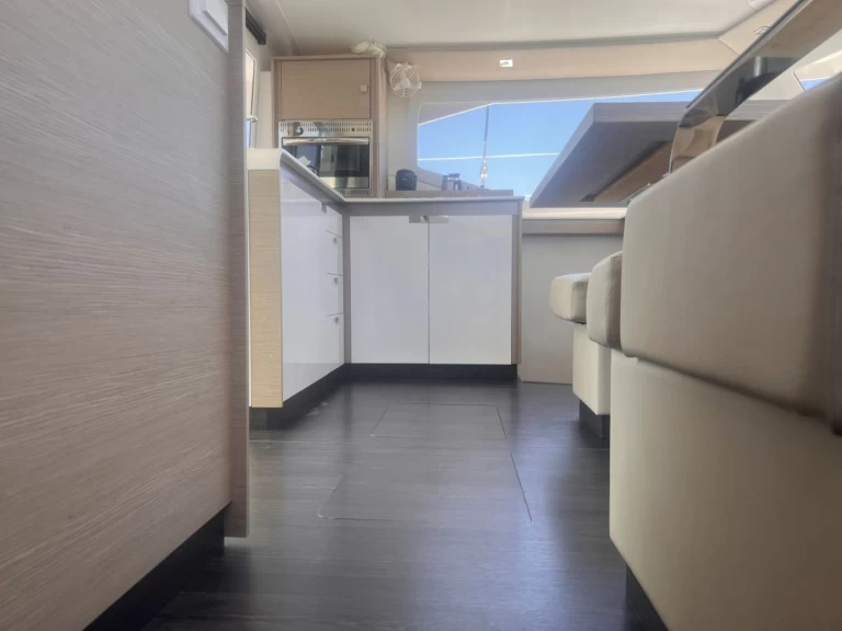 Hyr en Fountaine Pajot Isla 40 Parham Town 
