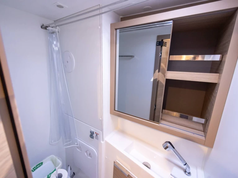 Uthyrning Katamaran  Lagoon med en båtlicens 