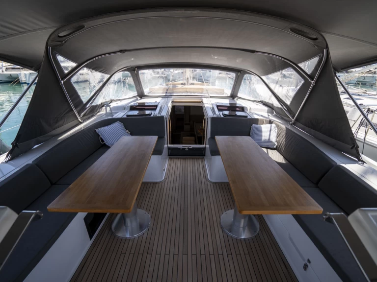 Hanse Hanse 548 charter bareboat eller skeppad i Donji Seget