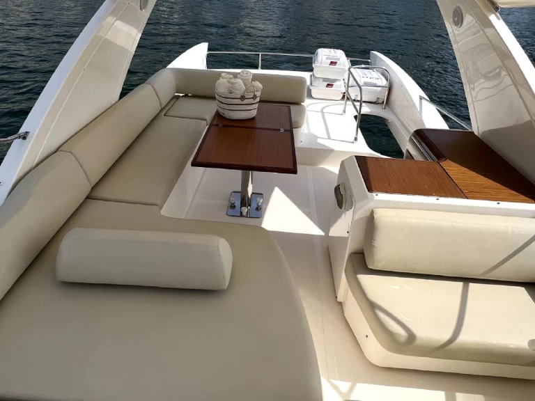 Hyr en Custom Made 58 Dubai Marina 
