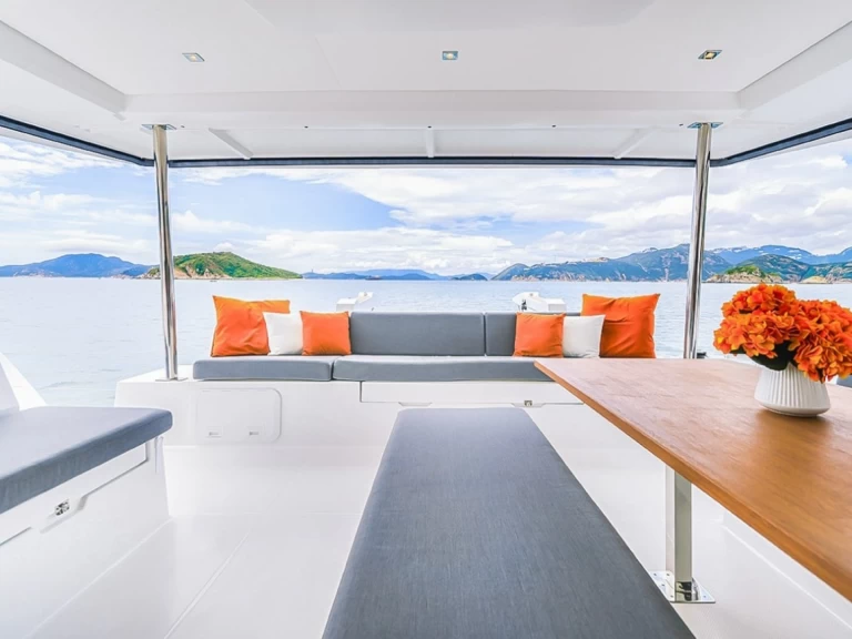 Uthyrning Katamaran  Fountaine Pajot med en båtlicens 